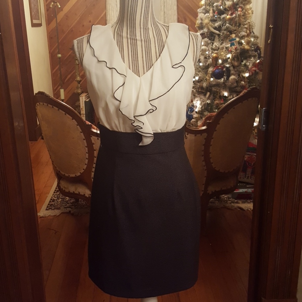 NWT Black & White Ruffle Mini Dress by BCX S.7